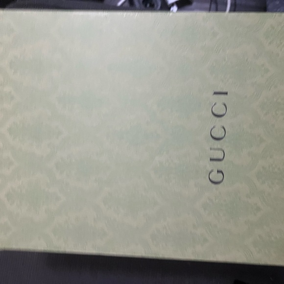 Red Gucci Hat with box - Picture 9 of 9